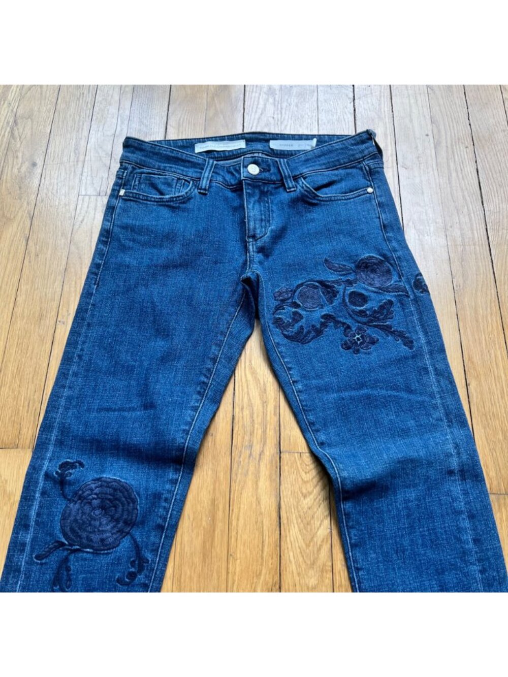 Pilcro and The Letterpress Size 24 Blue Hyphen Floral Embroidered Mid-Rise Jeans - Picture 3 of 12